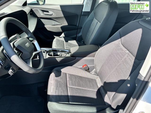 Audi Q3 Sportback Basis 2.0 TFSI quattro (Allrad) 204PS S-Tronic (Automatik), 17" Alufelgen, Elektr. Heckklappe, MMI Navigation plus, Sitzheizung, 3-Zonen-Klimaautomatik, Parksensoren vorn/hinten, M-Lederlenkrad, Tempomat, Virtual Cockpit 