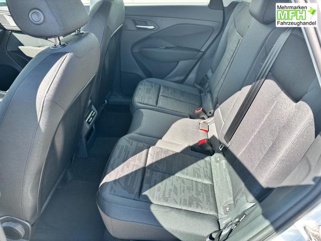 Audi Q3 Sportback Basis 2.0 TFSI quattro (Allrad) 204PS S-Tronic (Automatik), 17" Alufelgen, Elektr. Heckklappe, MMI Navigation plus, Sitzheizung, 3-Zonen-Klimaautomatik, Parksensoren vorn/hinten, M-Lederlenkrad, Tempomat, Virtual Cockpit 