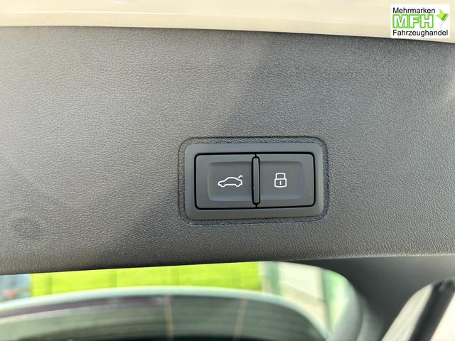 Audi Q3 Sportback Basis 2.0 TFSI quattro (Allrad) 204PS S-Tronic (Automatik), 17" Alufelgen, Elektr. Heckklappe, MMI Navigation plus, Sitzheizung, 3-Zonen-Klimaautomatik, Parksensoren vorn/hinten, M-Lederlenkrad, Tempomat, Virtual Cockpit 
