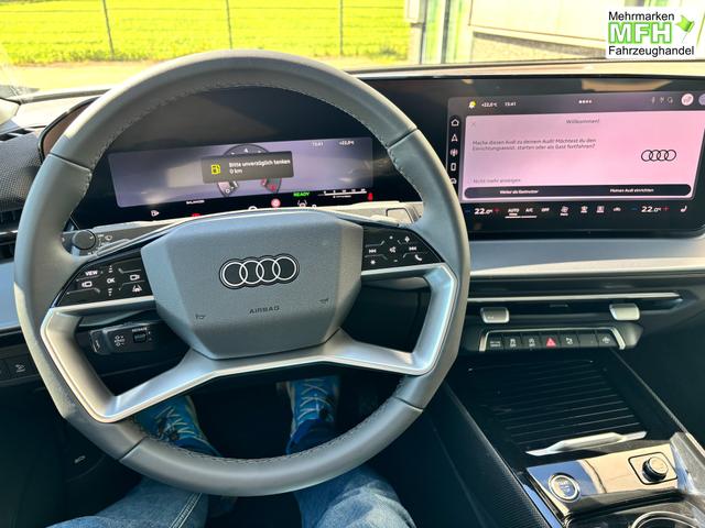 Audi Q3 Sportback Basis 2.0 TFSI quattro (Allrad) 204PS S-Tronic (Automatik), 17" Alufelgen, Elektr. Heckklappe, MMI Navigation plus, Sitzheizung, 3-Zonen-Klimaautomatik, Parksensoren vorn/hinten, M-Lederlenkrad, Tempomat, Virtual Cockpit 