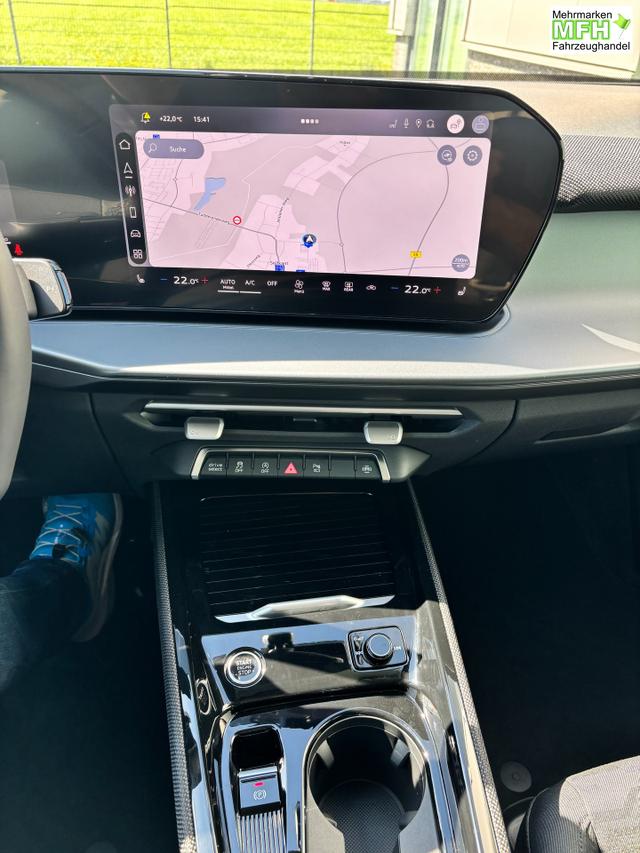 Audi Q3 Sportback Basis 2.0 TFSI quattro (Allrad) 204PS S-Tronic (Automatik), 17" Alufelgen, Elektr. Heckklappe, MMI Navigation plus, Sitzheizung, 3-Zonen-Klimaautomatik, Parksensoren vorn/hinten, M-Lederlenkrad, Tempomat, Virtual Cockpit 