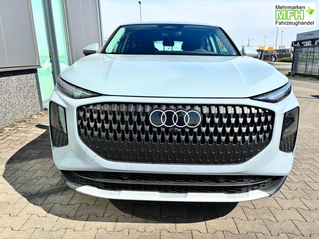 Audi Q3 Sportback Basis 2.0 TFSI quattro (Allrad) 204PS S-Tronic (Automatik), 17" Alufelgen, Elektr. Heckklappe, MMI Navigation plus, Sitzheizung, 3-Zonen-Klimaautomatik, Parksensoren vorn/hinten, M-Lederlenkrad, Tempomat, Virtual Cockpit 