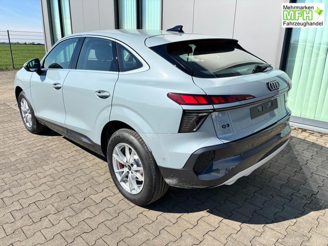 Audi Q3 Sportback Basis 2.0 TFSI quattro (Allrad) 204PS S-Tronic (Automatik), 17" Alufelgen, Elektr. Heckklappe, MMI Navigation plus, Sitzheizung, 3-Zonen-Klimaautomatik, Parksensoren vorn/hinten, M-Lederlenkrad, Tempomat, Virtual Cockpit 