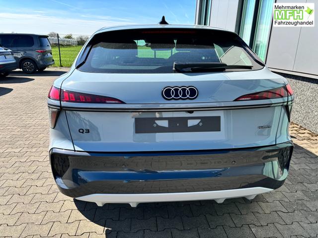 Audi Q3 Sportback Basis 2.0 TFSI quattro (Allrad) 204PS S-Tronic (Automatik), 17" Alufelgen, Elektr. Heckklappe, MMI Navigation plus, Sitzheizung, 3-Zonen-Klimaautomatik, Parksensoren vorn/hinten, M-Lederlenkrad, Tempomat, Virtual Cockpit 