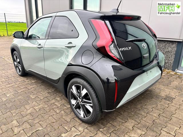 Toyota Aygo X Pulse 1.5 Hybrid 115PS CVT/AUTOMATIK, 3 Jahre Garantie, 17" Alufelgen, Metallic/Dach schwarz, Privacy-Glas, Sitzheizung, R&uuml;ckfahrkamera, Klimaautomatik, Audiosystem 9" + Smartphone-Integration, Lederlenkrad, ACC, ZV mit Fernbedienung, LED-Scheinwerfer 