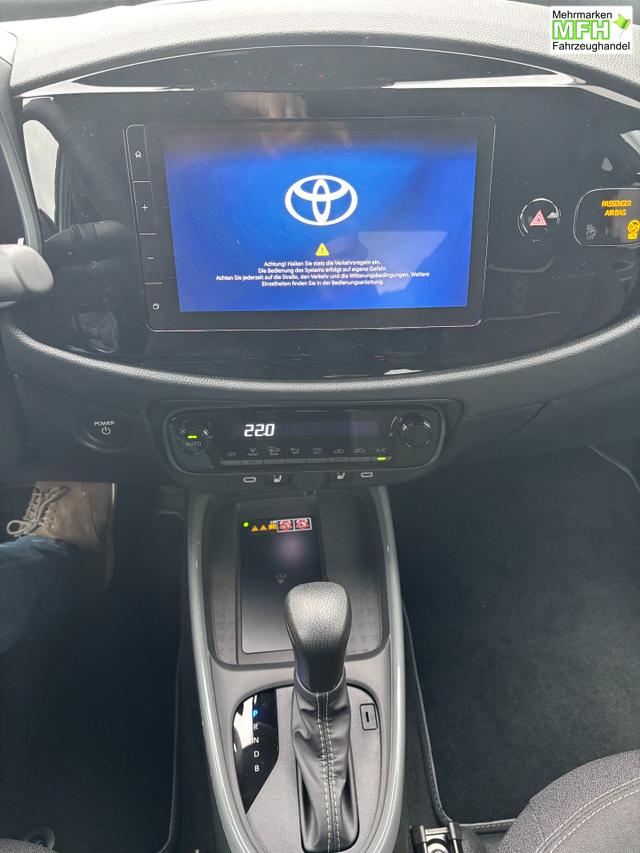 Toyota Aygo X Pulse 1.5 Hybrid 115PS CVT/AUTOMATIK, 3 Jahre Garantie, 17" Alufelgen, Metallic/Dach schwarz, Privacy-Glas, Sitzheizung, R&uuml;ckfahrkamera, Klimaautomatik, Audiosystem 9" + Smartphone-Integration, Lederlenkrad, ACC, ZV mit Fernbedienung, LED-Scheinwerfer 