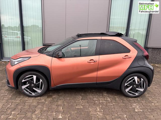 Toyota Aygo X Pulse 1.5 Hybrid 115PS CVT/AUTOMATIK, 3 Jahre Garantie, 17" Alufelgen, Metallic/Dach schwarz, Privacy-Glas, Sitzheizung, R&uuml;ckfahrkamera, Klimaautomatik, Audiosystem 9" + Smartphone-Integration, Lederlenkrad, ACC, ZV mit Fernbedienung, LED-Scheinwerfer 