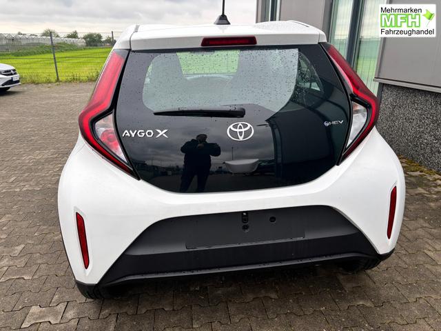Toyota Aygo X Pulse 1.5 Hybrid 115PS CVT/AUTOMATIK, 3 Jahre Garantie, 17" Alufelgen, Metallic/Dach schwarz, Privacy-Glas, Sitzheizung, R&uuml;ckfahrkamera, Klimaautomatik, Audiosystem 9" + Smartphone-Integration, Lederlenkrad, ACC, ZV mit Fernbedienung, LED-Scheinwerfer 