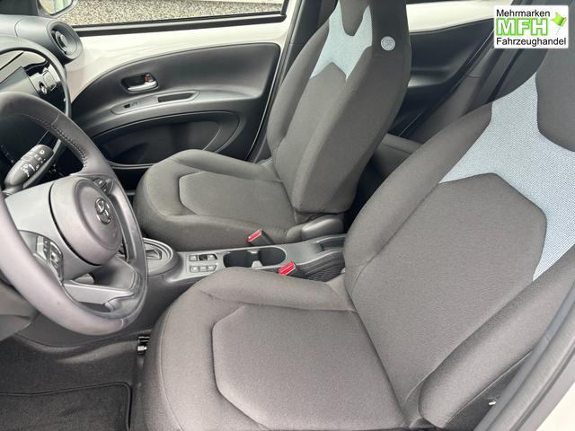 Toyota Aygo X Pulse 1.5 Hybrid 115PS CVT/AUTOMATIK, 3 Jahre Garantie, 17" Alufelgen, Metallic/Dach schwarz, Privacy-Glas, Sitzheizung, R&uuml;ckfahrkamera, Klimaautomatik, Audiosystem 9" + Smartphone-Integration, Lederlenkrad, ACC, ZV mit Fernbedienung, LED-Scheinwerfer 
