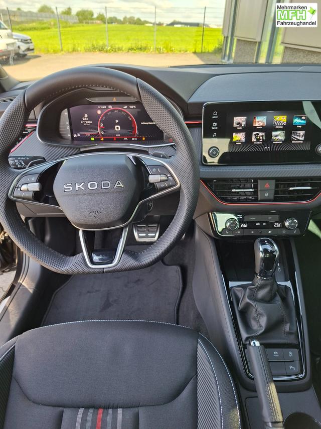 Skoda Kamiq Monte Carlo 1.5 TSI 150PS DSG, 5J GARANTIE, Schwarz-Perleffekt, 18" ALU, AHK SCHWENKBAR, Panoramadach, Matrix-LED, Parksensoren v/h, Kamera, Tempomat, Virtual Cockpit (8"!!), Kessy, Winter-Paket, Climatronic, Radio 8", SmartLink, NSW, Sport-M-Lederlenkrad beheizt 