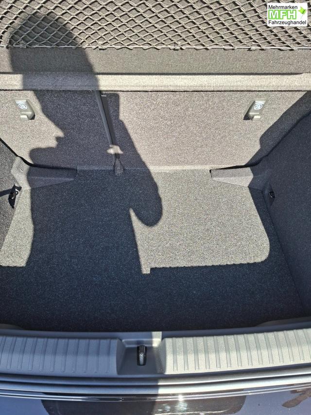 Skoda Kamiq Monte Carlo 1.5 TSI 150PS DSG, 5J GARANTIE, Schwarz-Perleffekt, 18" ALU, AHK SCHWENKBAR, Panoramadach, Matrix-LED, Parksensoren v/h, Kamera, Tempomat, Virtual Cockpit (8"!!), Kessy, Winter-Paket, Climatronic, Radio 8", SmartLink, NSW, Sport-M-Lederlenkrad beheizt 