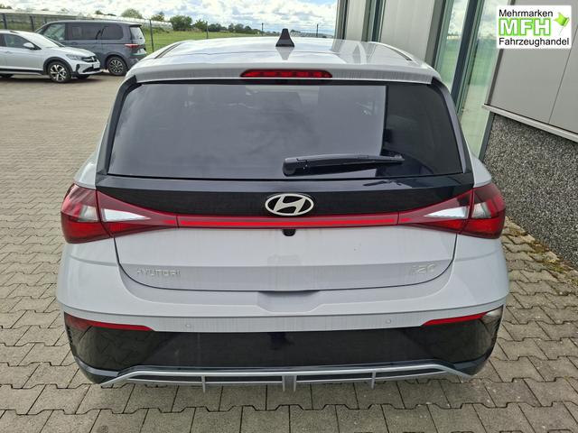 Hyundai i20 Family 1.0 T-GDI 90PS, NAVI 10,25", LUMEN-GREY METALLIC, Winter-Pack: Sitzheizung + Lenkradheizung, 16" ALU, Klimaautomatik, Privacy-Glas, Parksensoren hinten, R&uuml;ckfahrkamera, Tempomat, Lederlenkrad, Reserverad, Alarm, Armlehne, 4x elektr. Fensterheber 