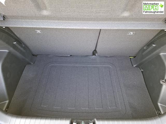 Hyundai i20 Family 1.0 T-GDI 90PS, NAVI 10,25", AURORA-GRAU METALLIC, Winter-Pack: Sitzheizung + Lenkradheizung, 16" ALU, Klimaautomatik, Privacy-Glas, Parksensoren hinten, R&uuml;ckfahrkamera, Tempomat, Lederlenkrad, Reserverad, Alarm, Armlehne, 4x elektr. Fensterheber 
