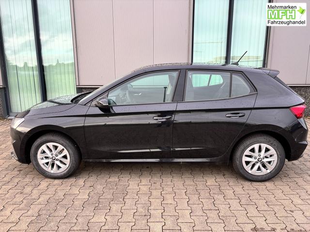 Skoda Fabia Extra Plus 1.0 TSI 116PS, 5 Jahre Garantie, BLACK-MAGIC METALLIC, CLIMATRONIC, BEHEIZTE FRONTSCHEIBE, SITZHEIZUNG, M-Lederlenkrad BEHEIZT, 15" ALU, Parksensoren hinten, R&uuml;ckfahrkamera, Infotainment 8", Virtual Cockpit, Tempomat, NSW, Wireless SmartLink 