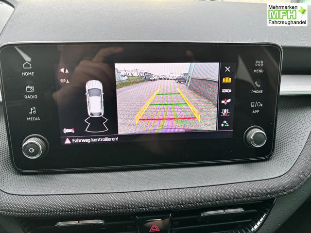 Skoda Fabia Extra Plus 1.0 TSI 116PS, 5 Jahre Garantie, BLACK-MAGIC METALLIC, CLIMATRONIC, BEHEIZTE FRONTSCHEIBE, SITZHEIZUNG, M-Lederlenkrad BEHEIZT, 15" ALU, Parksensoren hinten, R&uuml;ckfahrkamera, Infotainment 8", Virtual Cockpit, Tempomat, NSW, Wireless SmartLink 