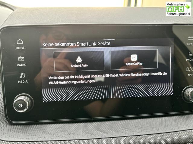 Skoda Fabia Extra Plus 1.0 TSI 116PS, 5 Jahre Garantie, BLACK-MAGIC METALLIC, CLIMATRONIC, BEHEIZTE FRONTSCHEIBE, SITZHEIZUNG, M-Lederlenkrad BEHEIZT, 15" ALU, Parksensoren hinten, R&uuml;ckfahrkamera, Infotainment 8", Virtual Cockpit, Tempomat, NSW, Wireless SmartLink 
