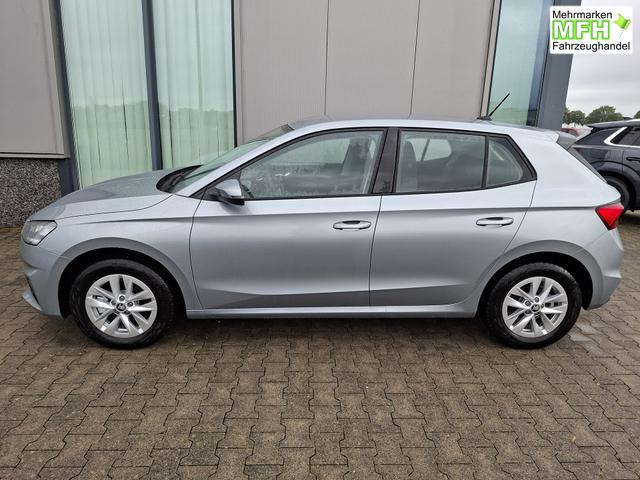 Skoda Fabia Extra Plus 1.0 TSI 116PS, 5 Jahre Garantie, SMOKEY-SILBER METALLIC, CLIMATRONIC, BEHEIZTE FRONTSCHEIBE, SITZHEIZUNG, M-Lederlenkrad BEHEIZT, 15" ALU, Parksensoren hinten, R&uuml;ckfahrkamera, Infotainment 8", Virtual Cockpit, Tempomat, NSW, Wireless SmartLink 