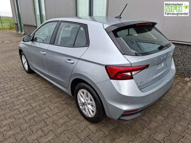 Skoda Fabia Extra Plus 1.0 TSI 116PS, 5 Jahre Garantie, SMOKEY-SILBER METALLIC, CLIMATRONIC, BEHEIZTE FRONTSCHEIBE, SITZHEIZUNG, M-Lederlenkrad BEHEIZT, 15" ALU, Parksensoren hinten, R&uuml;ckfahrkamera, Infotainment 8", Virtual Cockpit, Tempomat, NSW, Wireless SmartLink 