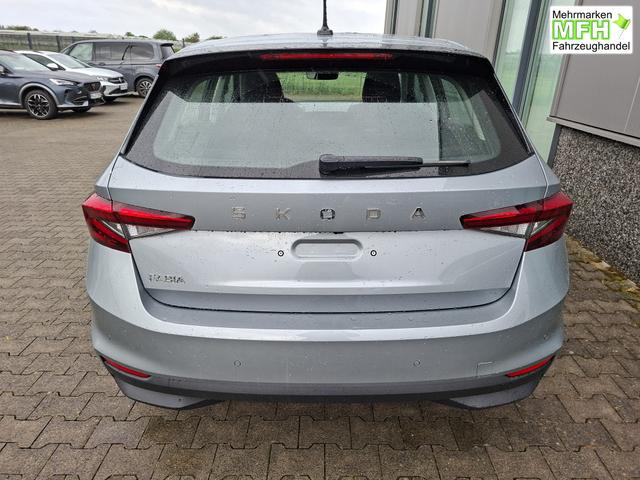 Skoda Fabia Extra Plus 1.0 TSI 116PS, 5 Jahre Garantie, SMOKEY-SILBER METALLIC, CLIMATRONIC, BEHEIZTE FRONTSCHEIBE, SITZHEIZUNG, M-Lederlenkrad BEHEIZT, 15" ALU, Parksensoren hinten, R&uuml;ckfahrkamera, Infotainment 8", Virtual Cockpit, Tempomat, NSW, Wireless SmartLink 