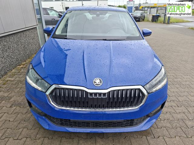 Skoda Fabia Extra 1.0 80PS, 5 Jahre Garantie, Energy-Blau, Klimaanlage, Parksensoren hinten, Infotainment 8", Virtual Cockpit, LED-Scheinwerfer, Nebelscheinwerfer, Wireless SmartLink (Navi-Funktion &uuml;ber Smartphone), Armlehne vorn, Fu&szlig;matten 