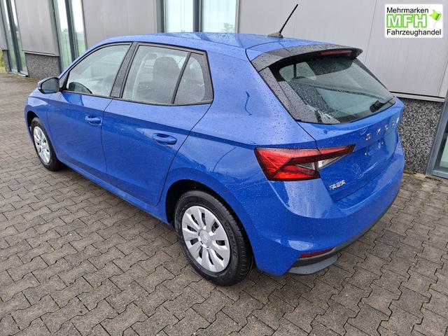 Skoda Fabia Extra 1.0 80PS, 5 Jahre Garantie, Energy-Blau, Klimaanlage, Parksensoren hinten, Infotainment 8", Virtual Cockpit, LED-Scheinwerfer, Nebelscheinwerfer, Wireless SmartLink (Navi-Funktion &uuml;ber Smartphone), Armlehne vorn, Fu&szlig;matten 
