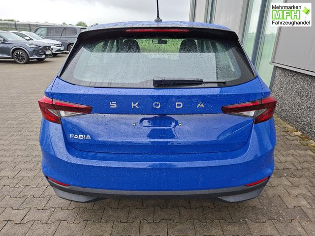 Skoda Fabia Extra 1.0 80PS, 5 Jahre Garantie, Energy-Blau, Klimaanlage, Parksensoren hinten, Infotainment 8", Virtual Cockpit, LED-Scheinwerfer, Nebelscheinwerfer, Wireless SmartLink (Navi-Funktion &uuml;ber Smartphone), Armlehne vorn, Fu&szlig;matten 