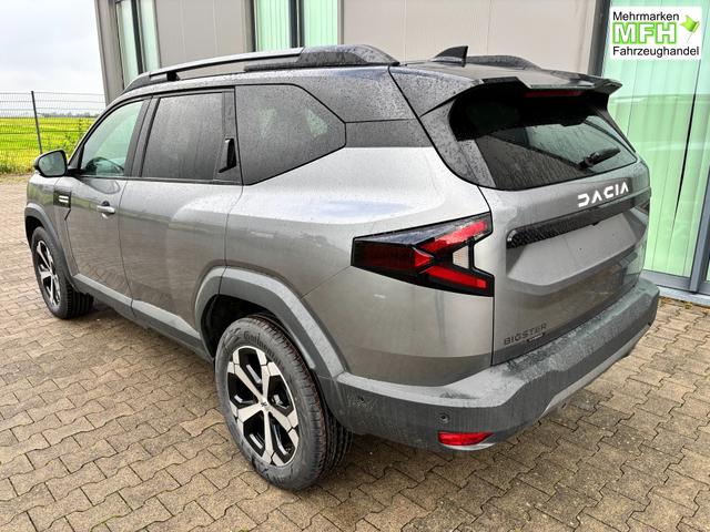 Dacia Bigster Journey FULL-HYBRID 155 (Benzin+Elektro), GRAU-METALLIC/DACH SCHWARZ, BEHEIZTE FRONTSCHEIBE, SITZHEIZUNG, LENRADKRADHEIZUNG, TOTER-WINKEL-ASSISTENT, PARKSENSOREN VORN/HINTEN, MULTIVIEW-KAMERA, 18" ALUFELGEN, PRIVACY-GLAS, NAVIGATION, ELEKTR. HECKKLAPPE, ACC 