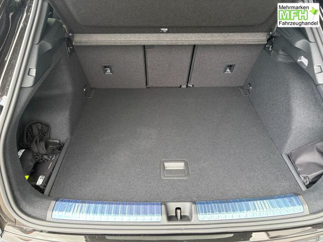 Audi Q3 Basis 2.0 TSI 204PS quattro (Allrad), 5 JAHRE GARANTIE, Technopaket PLUS, Metallic, Anh&auml;ngerkupplung, PANORAMADACH, DIGITALE MATRIX, Exterieur+Interieur S line Paket, 20" ALU 5-Speichen-Tripod, PRIVACY-Glas, SPORTPAKET, Exterieurpaket schwarz, Dynamikpaket 