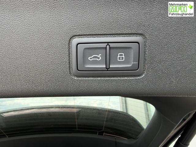 Audi Q3 Basis 2.0 TSI 204PS quattro (Allrad), 5 JAHRE GARANTIE, Technopaket PLUS, Metallic, Anh&auml;ngerkupplung, PANORAMADACH, DIGITALE MATRIX, Exterieur+Interieur S line Paket, 20" ALU 5-Speichen-Tripod, PRIVACY-Glas, SPORTPAKET, Exterieurpaket schwarz, Dynamikpaket 