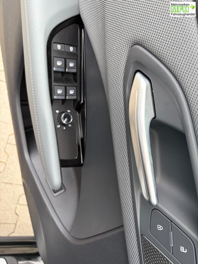 Audi Q3 Basis 2.0 TSI 204PS quattro (Allrad), 5 JAHRE GARANTIE, Technopaket PLUS, Metallic, Anh&auml;ngerkupplung, PANORAMADACH, DIGITALE MATRIX, Exterieur+Interieur S line Paket, 20" ALU 5-Speichen-Tripod, PRIVACY-Glas, SPORTPAKET, Exterieurpaket schwarz, Dynamikpaket 