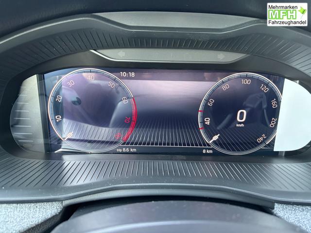 Skoda Kamiq Selection 1.0 TSI 115PS, 5J GARANTIE, Grau-METALLIC, ELEKTR. HECKKLAPPE, ANH&Auml;NGERKUPPLUNG, BEH. FRONTSCHEIBE, Sitzheizung, Lenkradheizung, Ladeboden var, ACC, SIDE Assist, Virtual Cockpit 10", Parksensoren v/h, Kamera, KESSY, Privacy-Glas, 16" Alu, Climatronic 