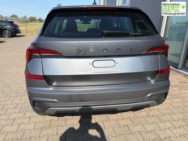 Skoda Kamiq Selection 1.0 TSI 115PS, 5J GARANTIE, Grau-METALLIC, ELEKTR. HECKKLAPPE, ANH&Auml;NGERKUPPLUNG, BEH. FRONTSCHEIBE, Sitzheizung, Lenkradheizung, Ladeboden var, ACC, SIDE Assist, Virtual Cockpit 10", Parksensoren v/h, Kamera, KESSY, Privacy-Glas, 16" Alu, Climatronic 
