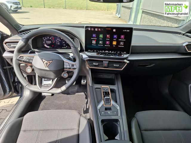 Cupra Leon Sportstourer Basis 1.5 eTSI 150PS DSG (AUTOMATIK), GRAU-MET, ANH&Auml;NGERKUPPLUNG, ELEKTR. HECKKLAPPE, KESSY, ALARM, R&Uuml;CKFAHRKAMERA, 18" Alu, Sitzheizung, M-Lederlenkrad beheizt, Parksensoren vorne und hinten, Adaptiver Tempomat, 3-Zonen-Climatronic, Radio 12,9" + Full Link 