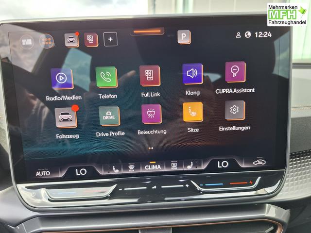 Cupra Leon Sportstourer Basis 1.5 eTSI 150PS DSG (AUTOMATIK), GRAU-MET, ANH&Auml;NGERKUPPLUNG, ELEKTR. HECKKLAPPE, KESSY, ALARM, R&Uuml;CKFAHRKAMERA, 18" Alu, Sitzheizung, M-Lederlenkrad beheizt, Parksensoren vorne und hinten, Adaptiver Tempomat, 3-Zonen-Climatronic, Radio 12,9" + Full Link 