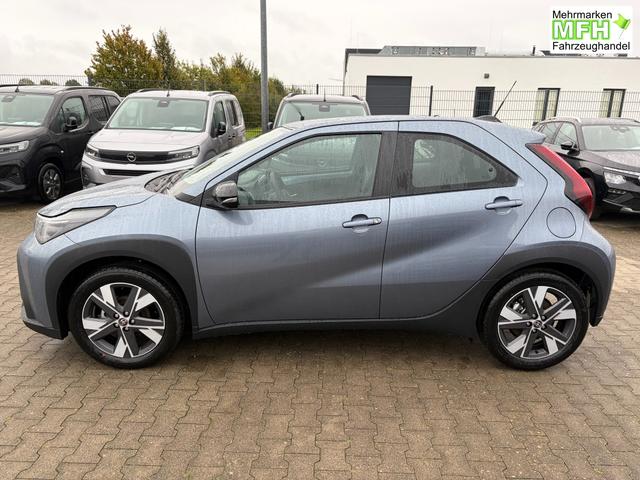 Toyota Aygo X Play 1.5 Hybrid 115PS CVT/AUTOMATIK, Celestite Grey Metallic , 3 Jahre Garantie, 17" Alufelgen, Sitzheizung, R&uuml;ckfahrkamera, Klimaautomatik, Audiosystem 9" + Smartphone-Integration, Lederlenkrad, ACC, ZV mit Fernbedienung 