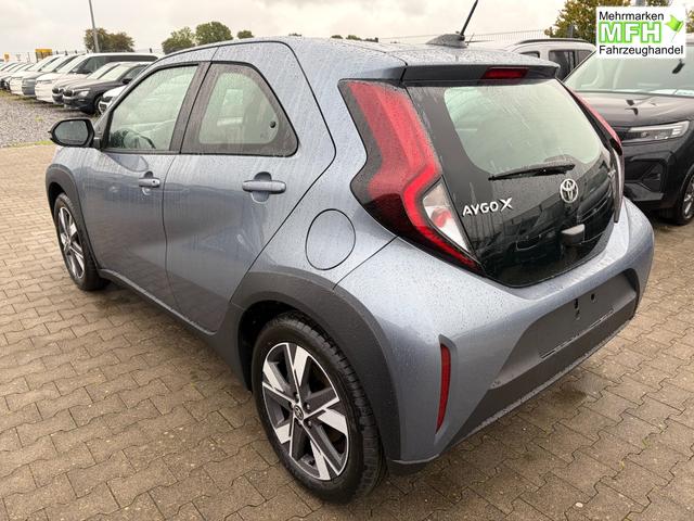 Toyota Aygo X Play 1.5 Hybrid 115PS CVT/AUTOMATIK, Celestite Grey Metallic , 3 Jahre Garantie, 17" Alufelgen, Sitzheizung, R&uuml;ckfahrkamera, Klimaautomatik, Audiosystem 9" + Smartphone-Integration, Lederlenkrad, ACC, ZV mit Fernbedienung 