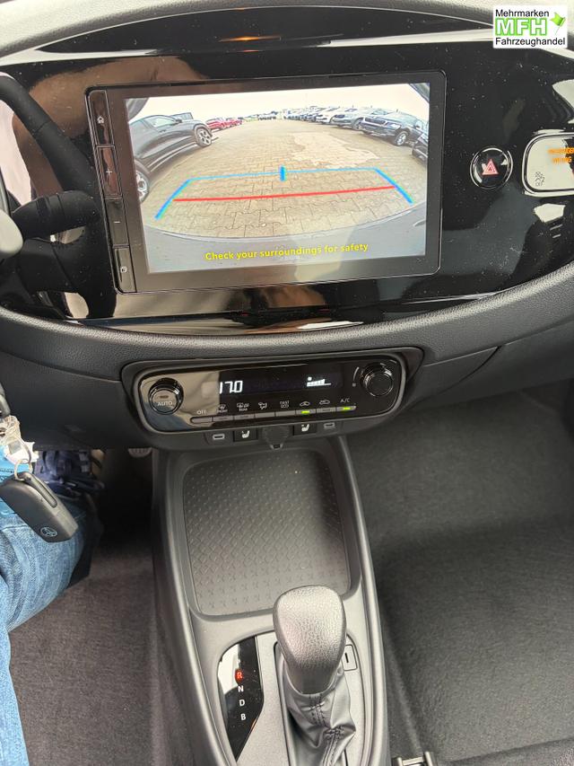 Toyota Aygo X Play 1.5 Hybrid 115PS CVT/AUTOMATIK, Celestite Grey Metallic , 3 Jahre Garantie, 17" Alufelgen, Sitzheizung, R&uuml;ckfahrkamera, Klimaautomatik, Audiosystem 9" + Smartphone-Integration, Lederlenkrad, ACC, ZV mit Fernbedienung 