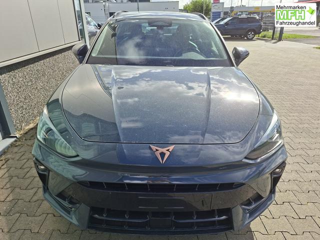 Cupra Leon Sportstourer Basis 1.5 eTSI 150PS DSG (AUTOMATIK), Fjord-Blau, 18" Alu Garbi, Sitzheizung, M-Lederlenkrad beheizt, Parksensoren vorne und hinten, Adaptiver Tempomat, 3-Zonen-Climatronic, Radio 12,9" + Full Link (Navi-Funktion &uuml;ber Smartphone), Elektr. Heckklappe 