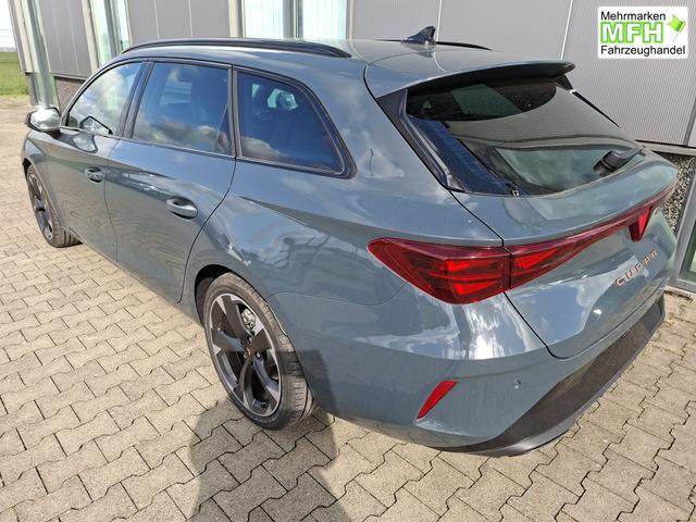 Cupra Leon Sportstourer Basis 1.5 eTSI 150PS DSG (AUTOMATIK), Fjord-Blau, 18" Alu Garbi, Sitzheizung, M-Lederlenkrad beheizt, Parksensoren vorne und hinten, Adaptiver Tempomat, 3-Zonen-Climatronic, Radio 12,9" + Full Link (Navi-Funktion &uuml;ber Smartphone), Elektr. Heckklappe 