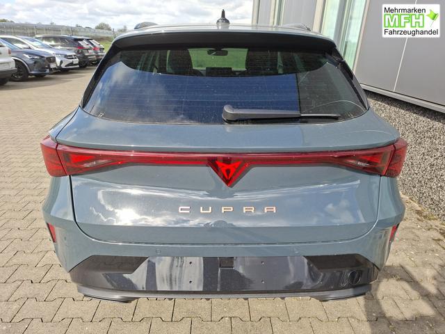 Cupra Leon Sportstourer Basis 1.5 eTSI 150PS DSG (AUTOMATIK), Fjord-Blau, 18" Alu Garbi, Sitzheizung, M-Lederlenkrad beheizt, Parksensoren vorne und hinten, Adaptiver Tempomat, 3-Zonen-Climatronic, Radio 12,9" + Full Link (Navi-Funktion &uuml;ber Smartphone), Elektr. Heckklappe 