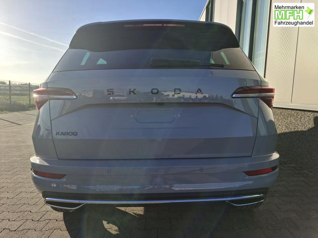 Skoda Karoq Sportline 1.5 TSI 150PS DSG, STAHL-GRAU, 5JGARANTIE, AHK SCHWENKBAR, 19" ALU SAGITARIUS, BEHEIZTE FRONTSCHEIBE, SITZHEIZUNG, MATRIX-LED, Elektr. Heckklappe, Virtual Cockpit 10", Climatronic, NAVI, ACC, Parksensoren v/h, R&uuml;ckfahrkamera, Dachreling, PRIVACY-GLAS 