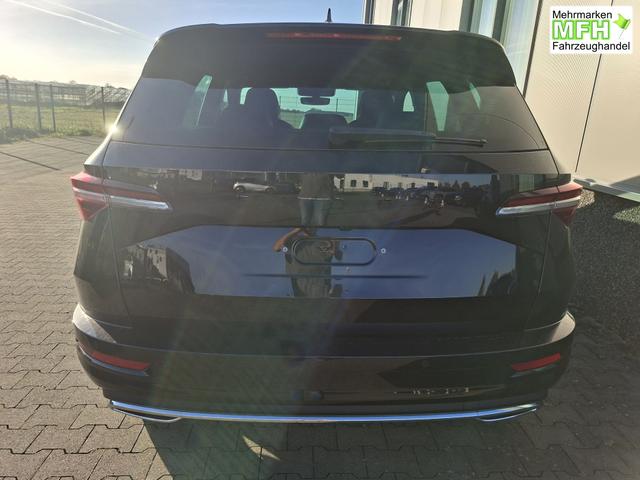 Skoda Karoq Sportline 1.5 TSI 150PS DSG, SCHWARZ-MET, 5JGARANTIE, AHK SCHWENKBAR, 19" ALU SAGITARIUS, BEHEIZTE FRONTSCHEIBE, SITZHEIZUNG, MATRIX-LED, Elektr. Heckklappe, Virtual Cockpit 10", Climatronic, NAVI, ACC, Parksensoren v/h, R&uuml;ckfahrkamera, Dachreling, PRIVACY-GLAS 