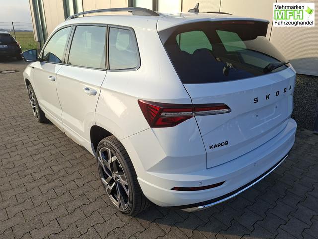 Skoda Karoq Sportline 1.5 TSI 150PS DSG, WEISS-MET, 5JGARANTIE, AHK SCHWENKBAR, 19" ALU SAGITARIUS, BEHEIZTE FRONTSCHEIBE, SITZHEIZUNG, MATRIX-LED, Elektr. Heckklappe, Virtual Cockpit 10", Climatronic, NAVI, ACC, Parksensoren v/h, R&uuml;ckfahrkamera, Dachreling, PRIVACY-GLAS 