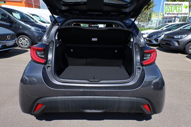 Toyota Yaris LED DigiC Privacy ACC Kam 16"LM CarPlay 