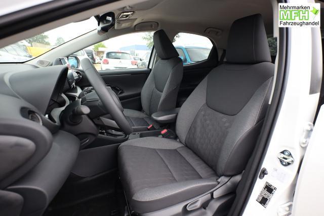 Toyota Yaris LED DigiC Privacy ACC Kam 16"LM CarPlay 