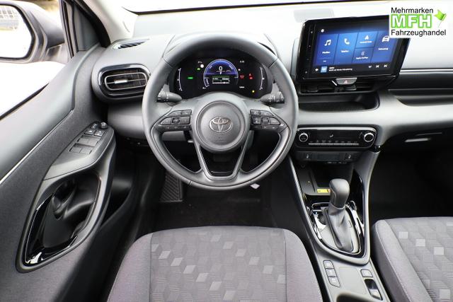 Toyota Yaris LED DigiC Privacy ACC Kam 16"LM CarPlay 