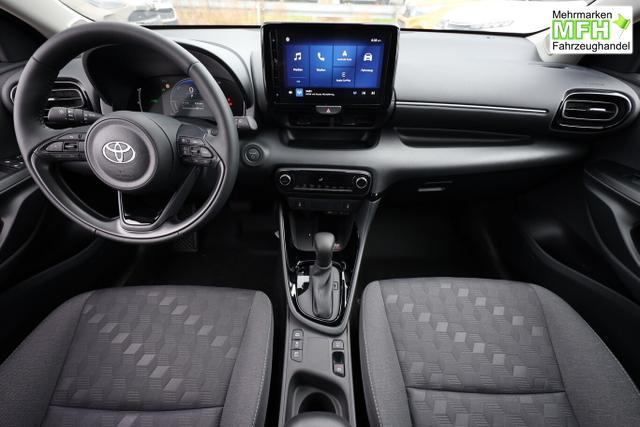 Toyota Yaris LED DigiC Privacy ACC Kam 16"LM CarPlay 