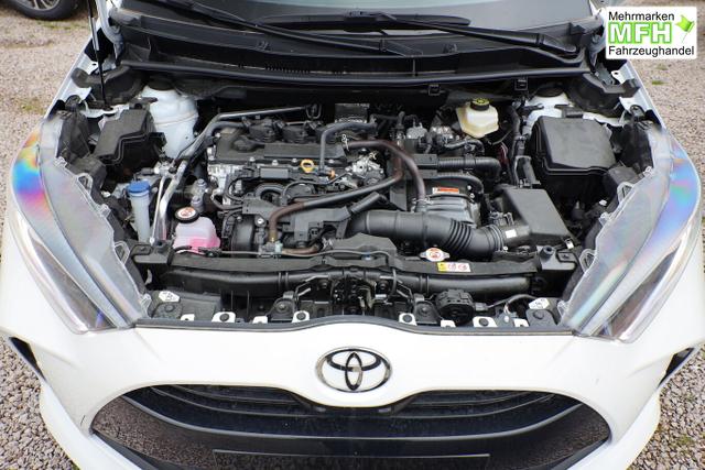 Toyota Yaris LED DigiC Privacy ACC Kam 16"LM CarPlay 