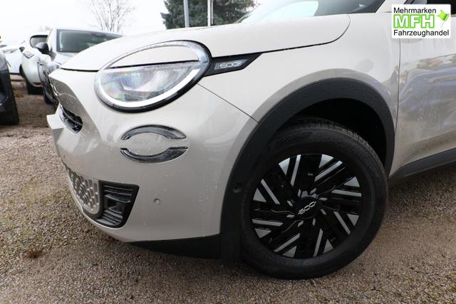 Fiat 600 MHEV AT LED Nav ACC Kam Keyl Klimaaut 2xPDC 