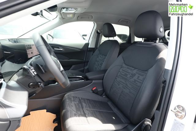 Audi Q3 Intense Tech LED+ KlimaP MMI+ Keyl PrivG 18Z eHK PDC+ 